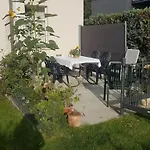 Deli 106 *