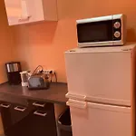 Deli 106