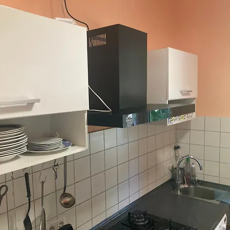 Deli 106