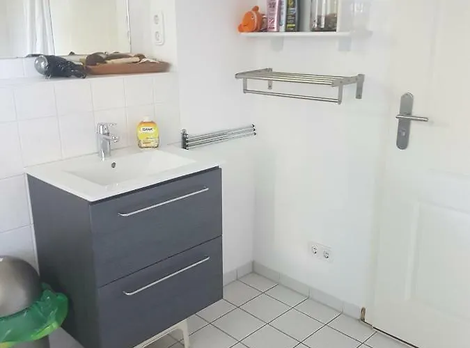 Deli 106 *