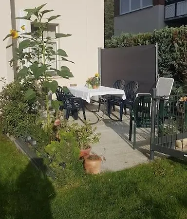 Deli 106 *